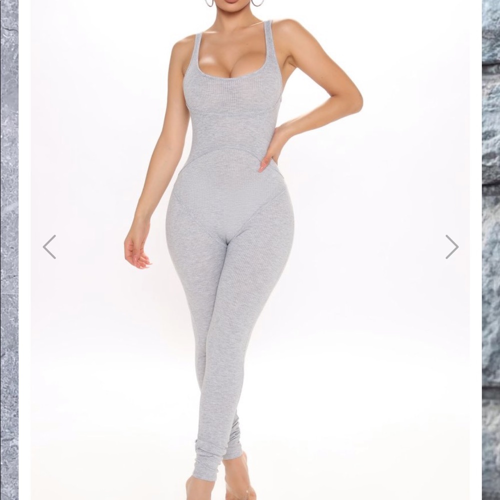 Sticking around ribbed jumpsuit-heather grey